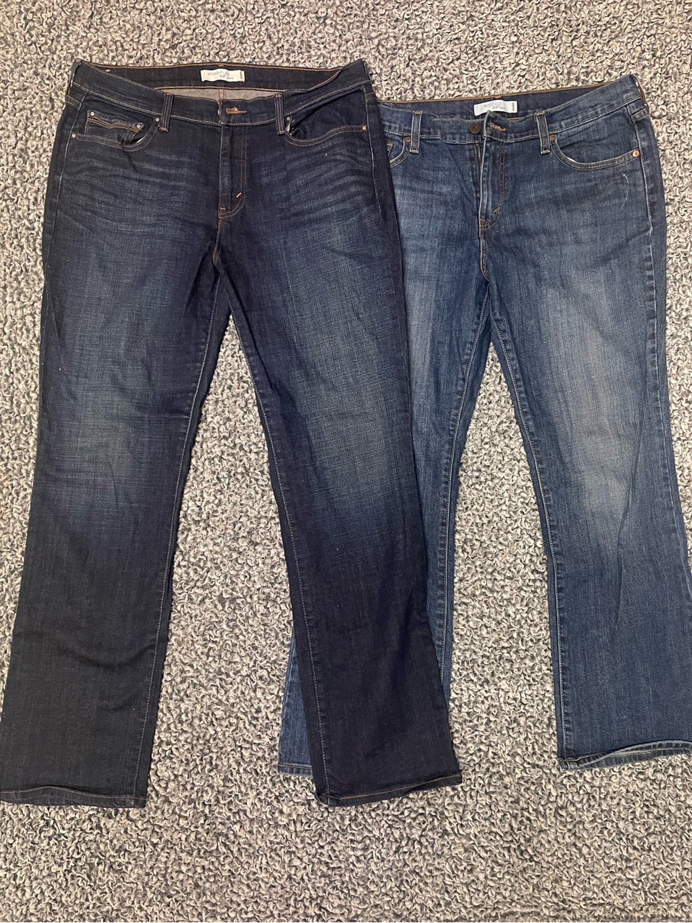2 Pairs of Levi's Women's Jeans in Dark Blue & Medium Blue